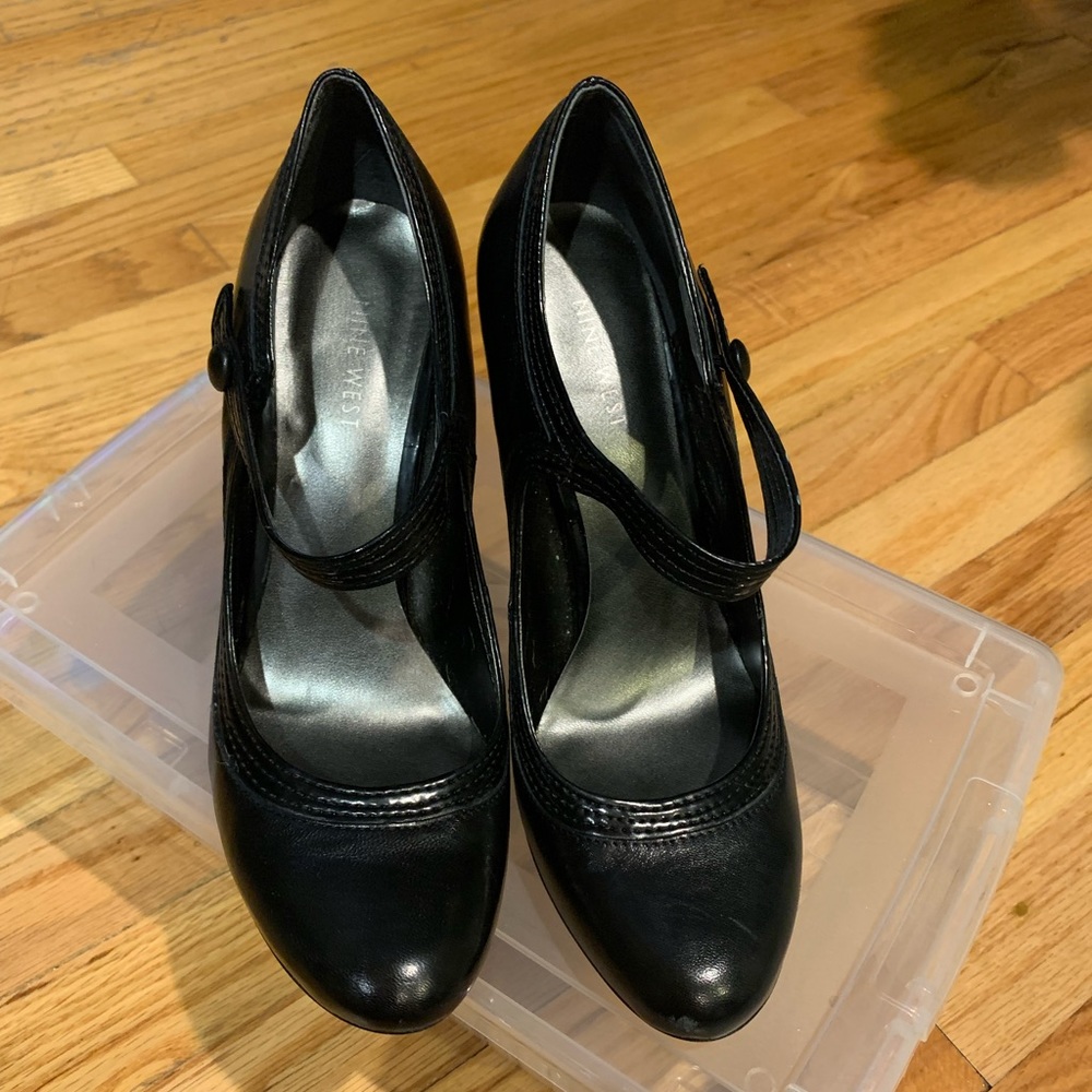 NWOT - Mary Jane’s Pumps